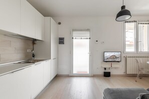 Interior - Modern 30 sqm apartment for 3 people, located on the 1st floor of a building (NO lift). The property is located in a quiet neighborhood, with all the main services and well connected to the centre. Nearby it is possible to fine the Parco delle Cascine, (Firenze)