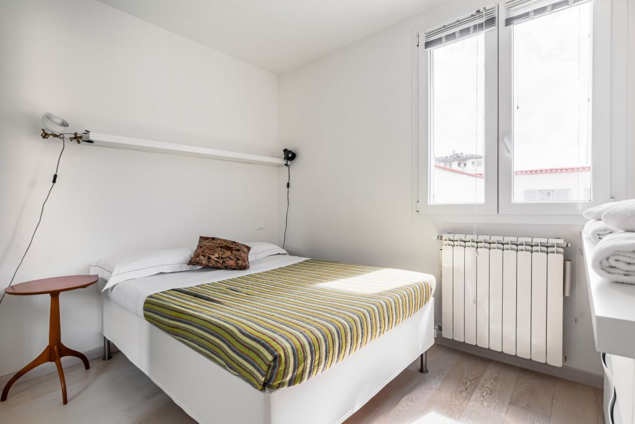 1 slaapkamer, een strijkplank/strijkijzer, internet, beddengoed