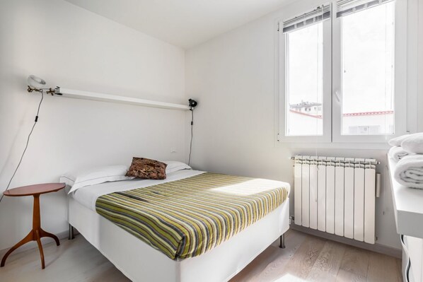 1 bedroom, iron/ironing board, Internet, bed sheets