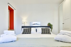 1 slaapkamer, een strijkplank/strijkijzer, wifi, beddengoed