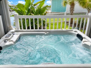Outdoor spa tub - Bayfront Home | Hot Tub | Private Dock | Sleeps 14 (Galveston)