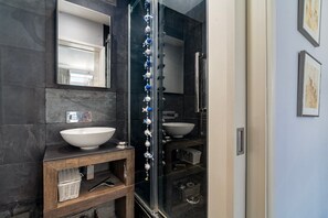 Bathtub, hair dryer, towels