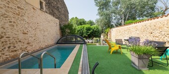 La Vonne : centre bourg, piscine et accès rivière