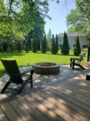 Outdoor Oasis! Lots of Amenities