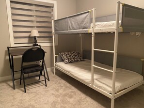 3 Schlafzimmer, Schreibtisch, Bügeleisen/Bügelbrett, kostenloses WLAN