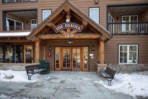 Exterior detail - Walk to gondola / River Run Village / Outdoor hot tub & pool / Sauna (Keystone)