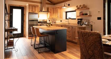 Private Chalet in Nature & Water / West Sun/ Near Algonquin-Park Pass Included