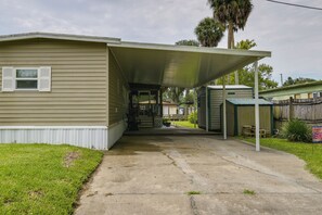Exterior - Satsuma Home w/ Fire Pit + Dunns Creek Access! (Satsuma)