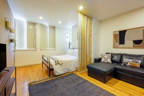 1 habitación, escritorio, internet y ropa de cama 