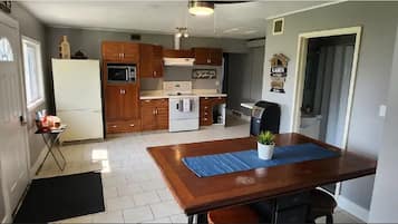 Ofen, Herdplatte, GeschirrspĂŒler, Mixer