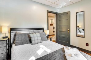 3 bedrooms, iron/ironing board, Internet, bed sheets - Cozy Brevard Vacation Rental: 1 Block to Main St (Brevard)