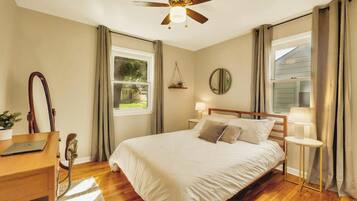 2 bedrooms, desk, iron/ironing board, WiFi