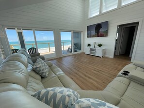 Smart TV, DVD player, books - Oceanfront 6 bedroom dog friendly heated pool (Murrells Inlet)