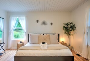 3 slaapkamers, een strijkplank/strijkijzer, wifi, beddengoed