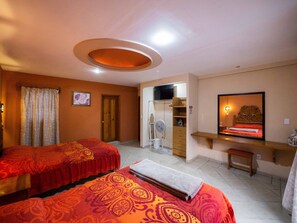 Family Quadruple Room | Desk, laptop workspace, iron/ironing board, free WiFi - hotel el angel taxco (Taxco)