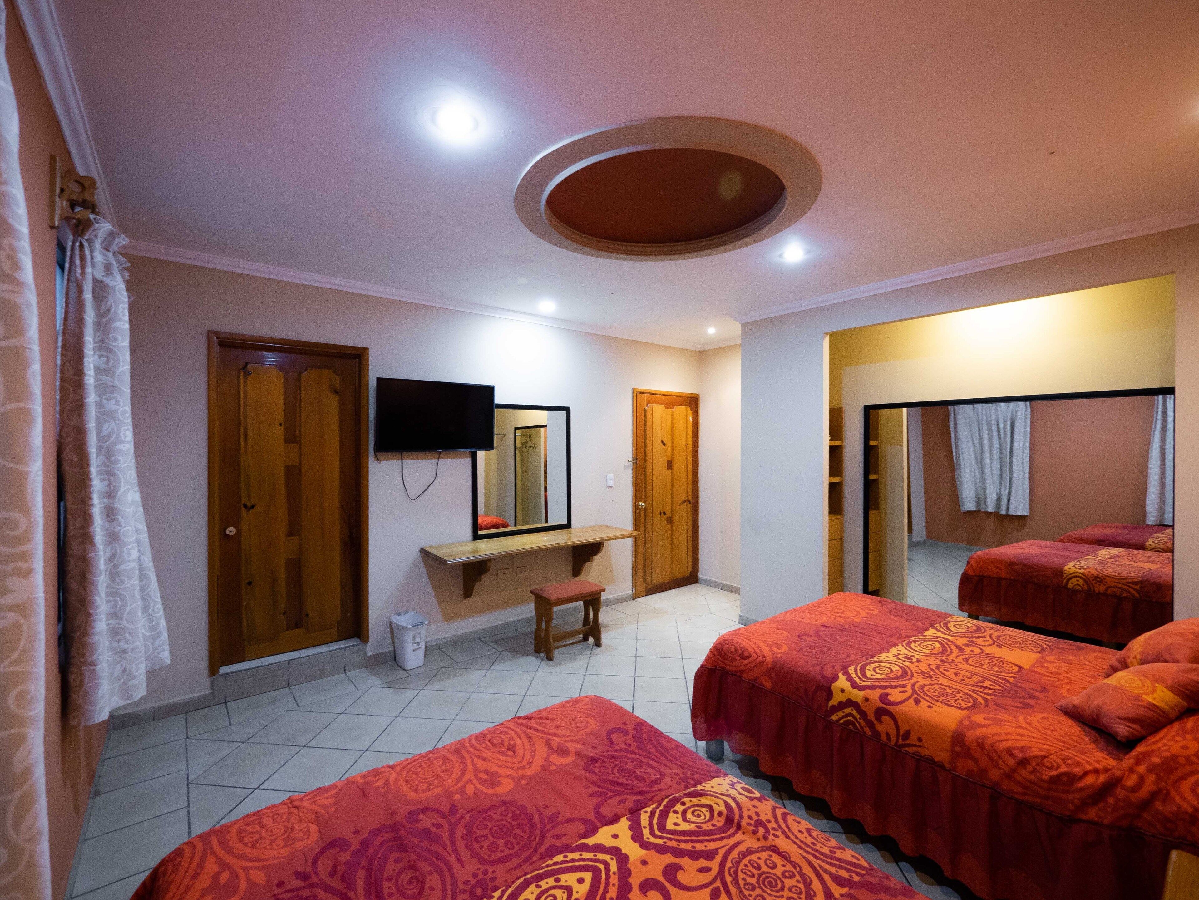 Economy fyrbäddsrum | Skrivbord, arbetsyta för laptop, strykjärn/strykbräda och gratis wi-fi