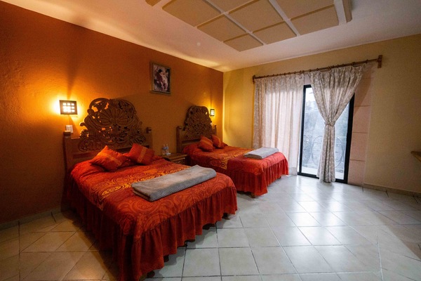 Phòng 4 dành cho gia đình | Bàn, khu vực làm việc phù hợp cho laptop, bàn ủi/dụng cụ ủi quần áo