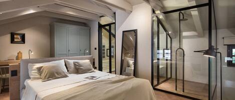 2 chambres, coffres-forts dans les chambres, lit parapluie