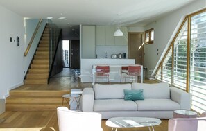 TV - Beach front home in Petrcane (Petrcane)