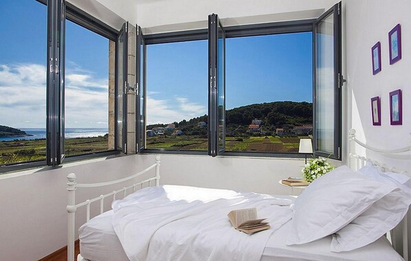 5 bedrooms, free WiFi, bed sheets