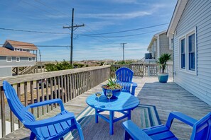 Outdoor dining - Steps to the beach. Canal front with new dock. Clean, Cozy Getaway. (Surf City)