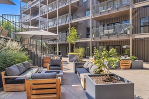 Terrace/patio - Hyve - Cowgirl Twirl - Walk to Broadway (Nashville)