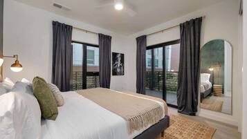 4 bedrooms, iron/ironing board, WiFi, bed sheets