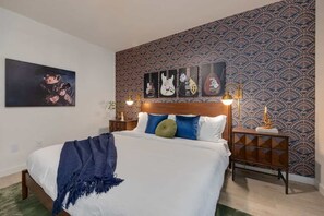4 habitaciones, tabla de planchar con plancha, cuna de viaje y wifi