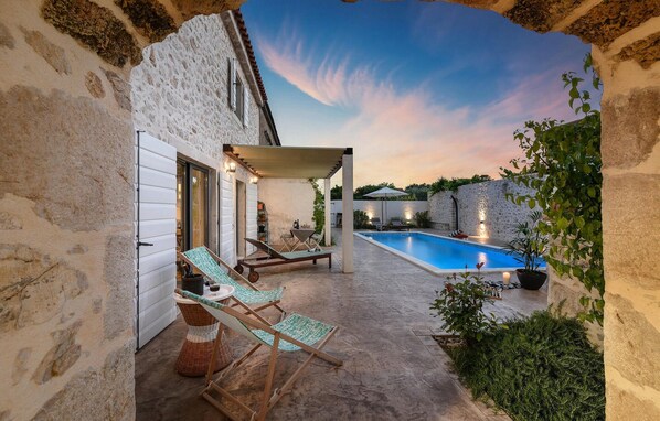 Pool - 2 bedroom stunNing home in Nin (Nin)