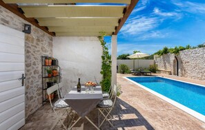 Outdoor dining - 2 bedroom stunNing home in Nin (Nin)