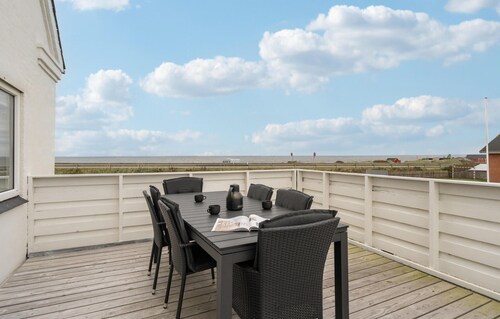 Lovely home in Hvide Sande with WiFi