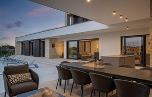 Outdoor dining - Villa La Reina Brtonigla (Brtonigla)