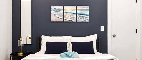 3 makuuhuonetta, työpöytä, silitysrauta/-lauta, ilmainen Wi-Fi