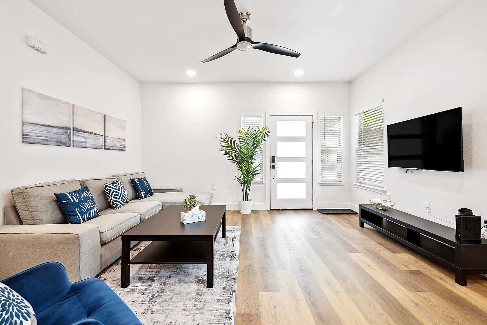 Smart-TV, stereoanlegg og kontorer