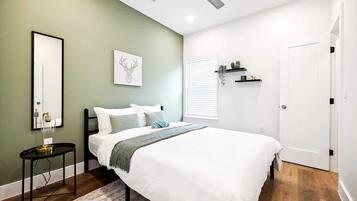 3 soverom, skrivebord, strykejern/-brett og wi-fi (inkludert)