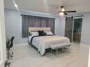 3 bedrooms, desk, iron/ironing board, travel crib - Oasis at the cape 3/2 Heated Pool Home with boat dock (Cape Coral)