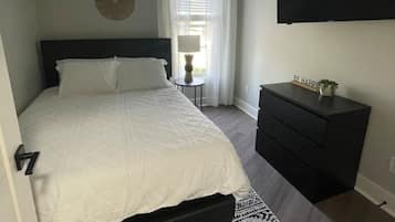 2 Schlafzimmer, Schreibtisch, Bügeleisen/Bügelbrett, Reisekinderbett