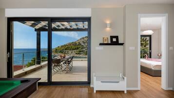 4 bedrooms, travel crib, free WiFi, bed sheets