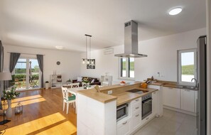 Kühlschrank, Ofen, Herdplatte, Geschirrspüler