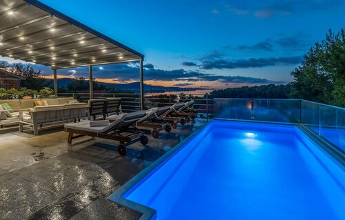 Awesome home in Mrljane with WiFi