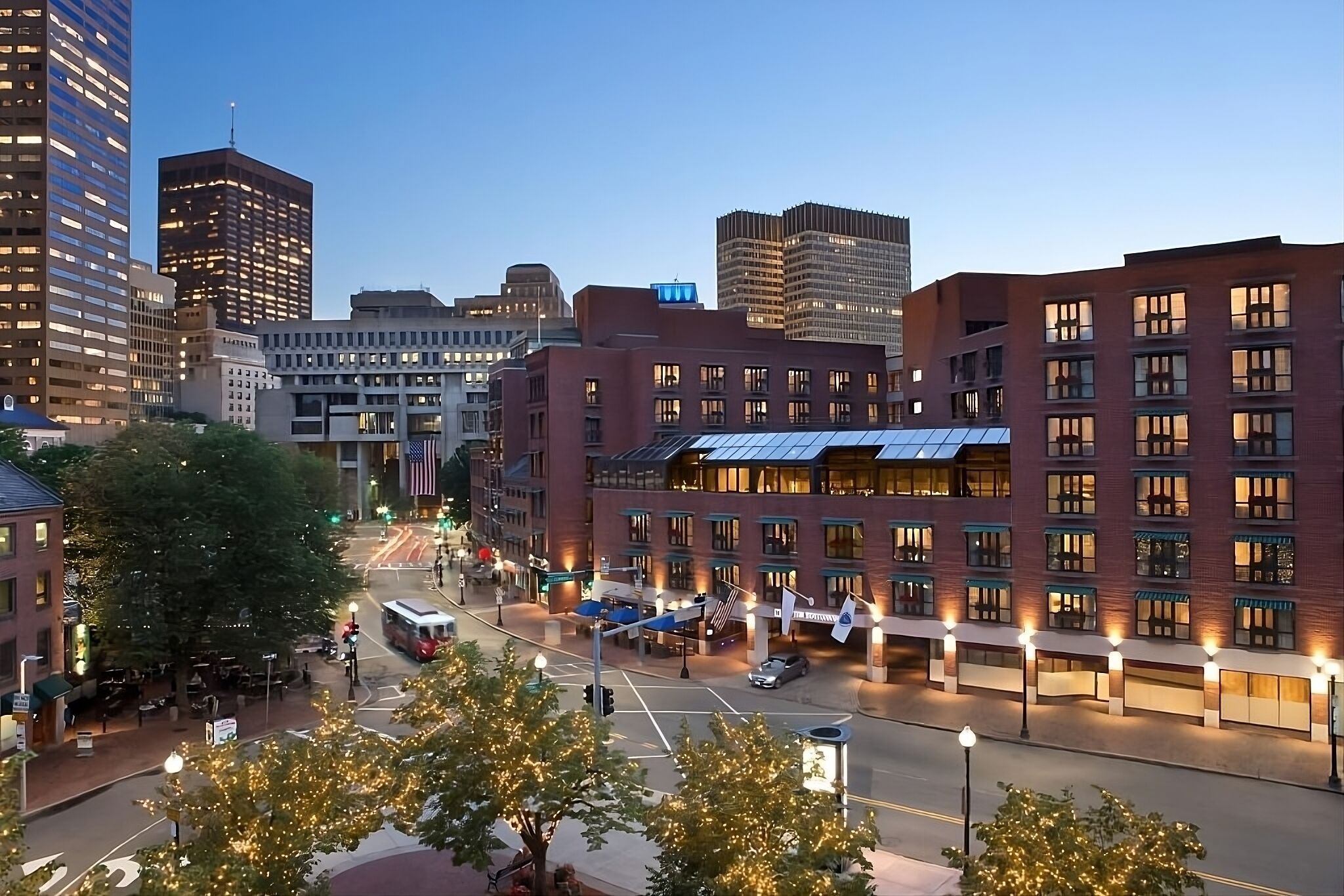 Short Drive to Logan International Airpt & Prudential Tower! Parking Available!