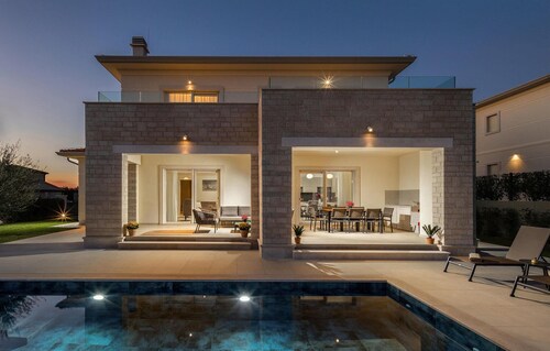 Awesome home in Vabriga