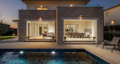 Awesome home in Vabriga