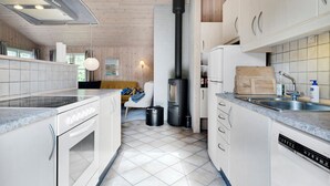 Kaffetrakter/tekoker, kjøleskap, mikrobølgeovn og ovn