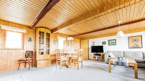 Fernseher, DVD-Player, Stereoanlage