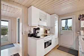 Jääkaappi, uuni, liesi, astianpesukone