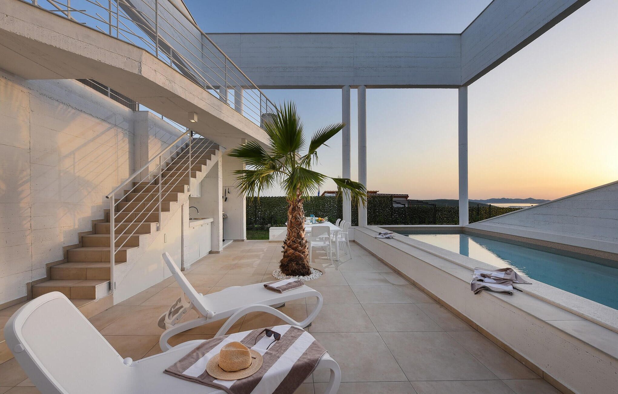 حمّام سباحة مُدفَّأ