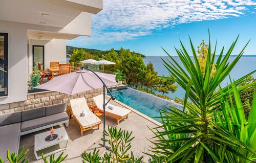 Cozy home in Blato with house sea view