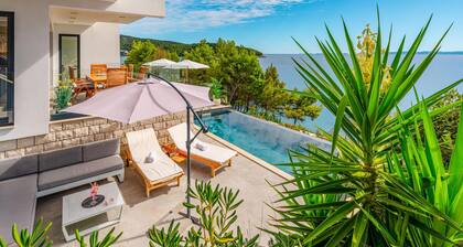 Cozy home in Blato with house sea view