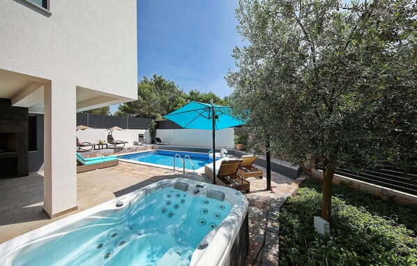 Opvarmet pool